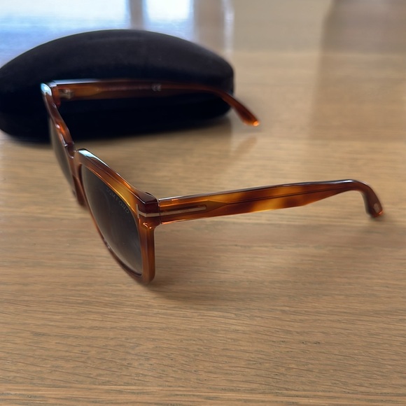 Tom Ford Amarra Sunglasses in Light Tortoise - Picture 8 of 14